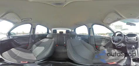 2018 Ford Focus S z USA, uszkodzony, nr VIN 1FADP3E21JL269672